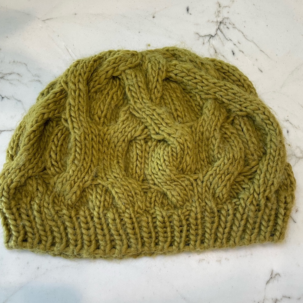CABLE KNIT SLOUCHY BEANIE- one size
